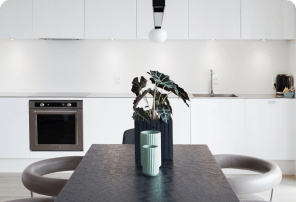 Стол с цветами